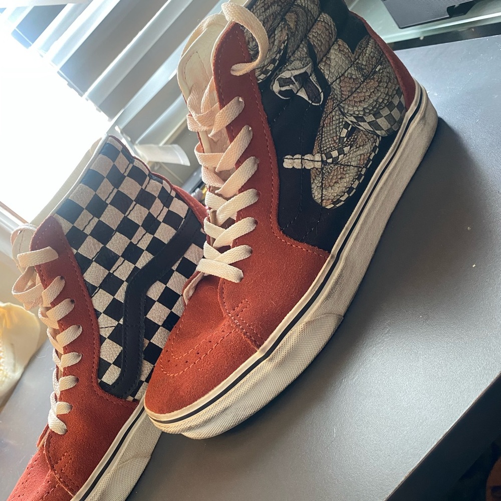 M7/W10 size checkered snake Vans leather